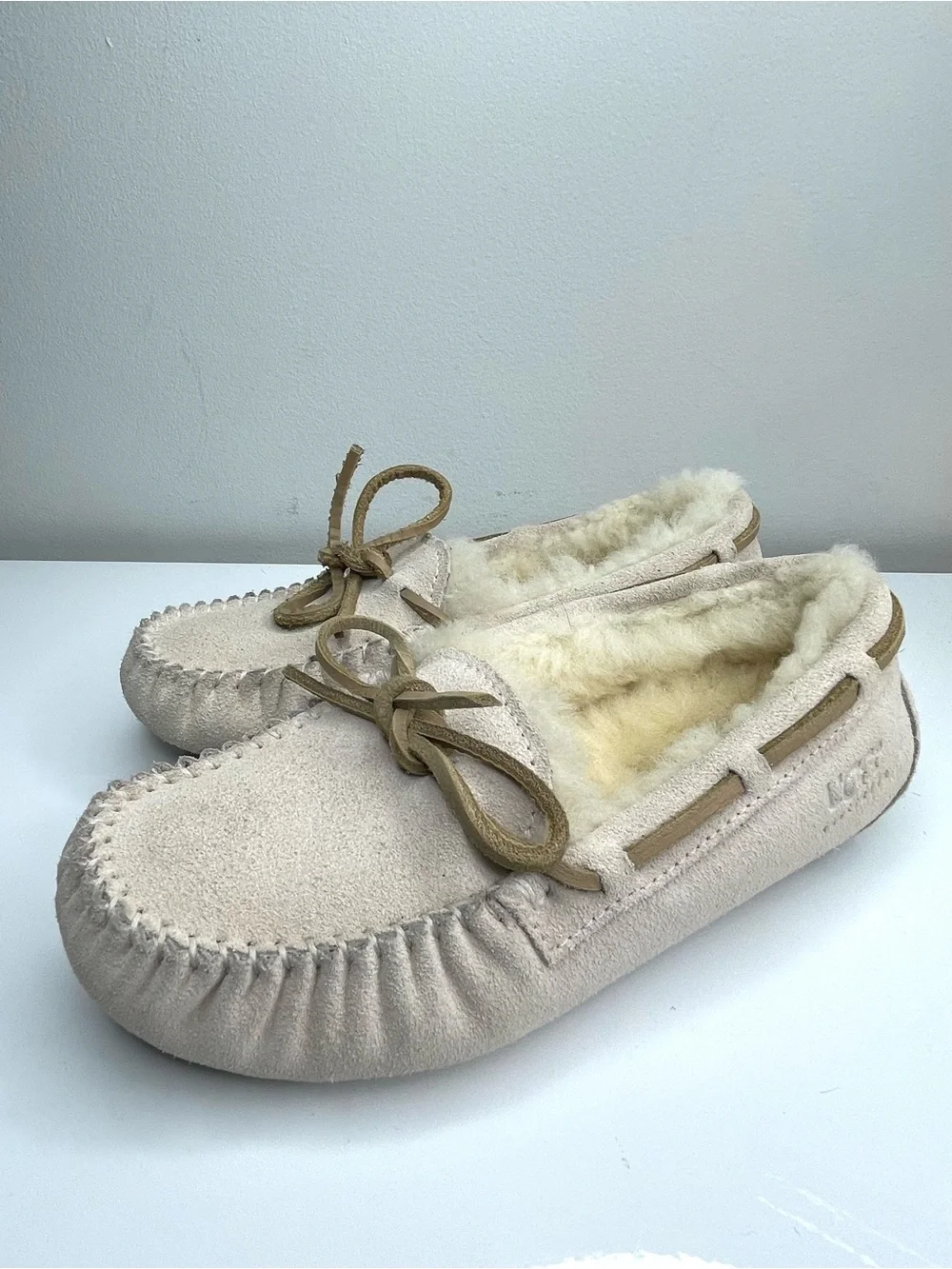 UGG Dakota Kid’s Cream Suede Moccasin Slippers with Shearling Trim Size 1